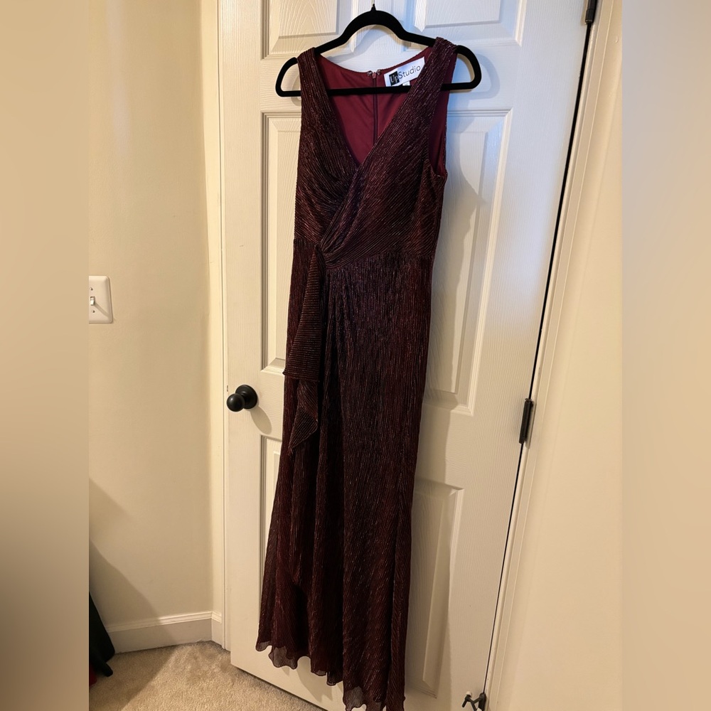 Azazie UpStudio Deep Wine Red Sleeveless Prom Dress Size A6